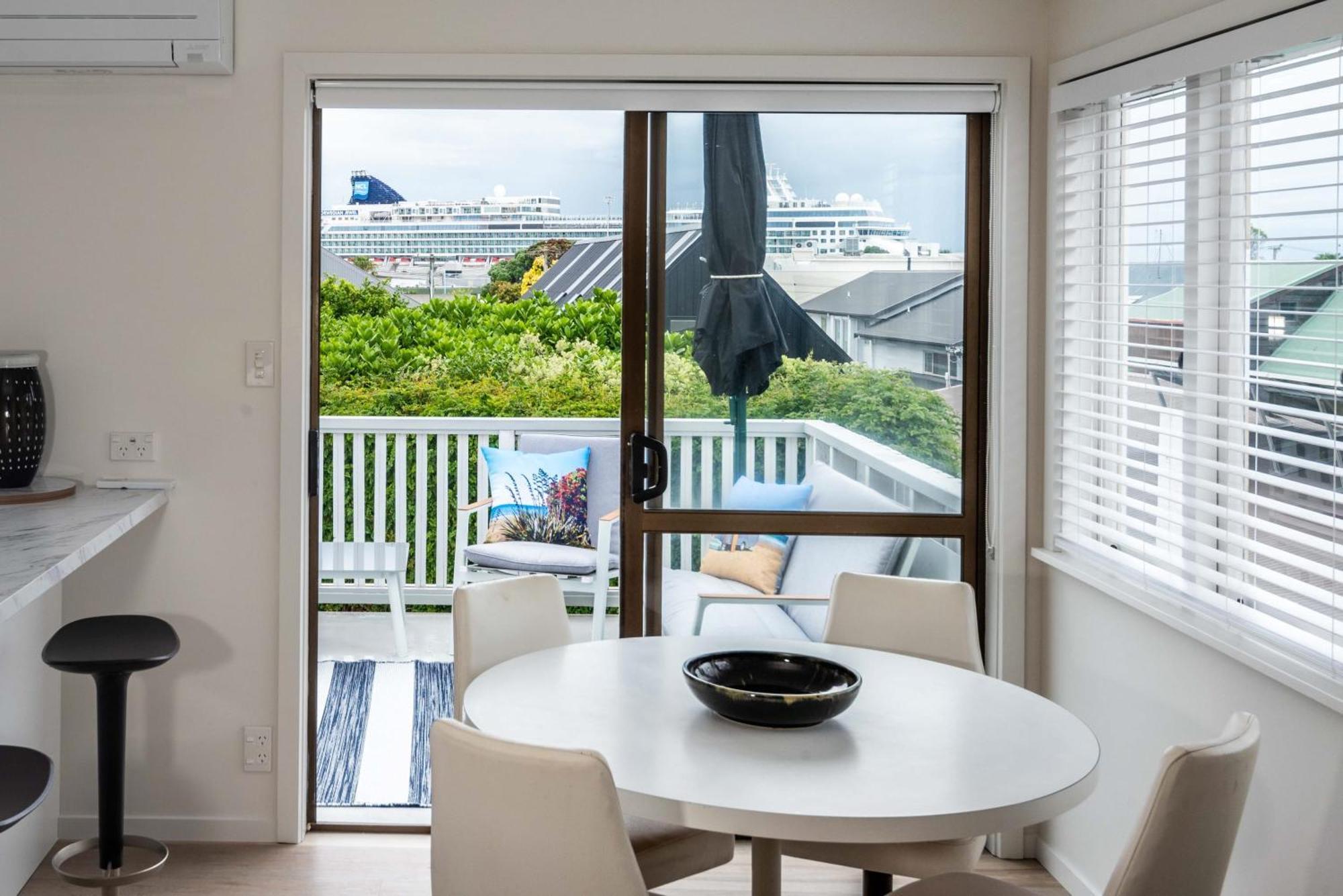 Awesome Beach House On Oceanview Road Mount Maunganui Exterior photo